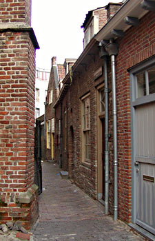 De smalle steeg achter de Jacobikerk bestaat nog steeds